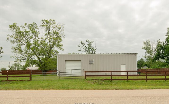 Pictures of Industrial property located at 200 South Glass Street, Franklin, TX 77856 for sales - image #1