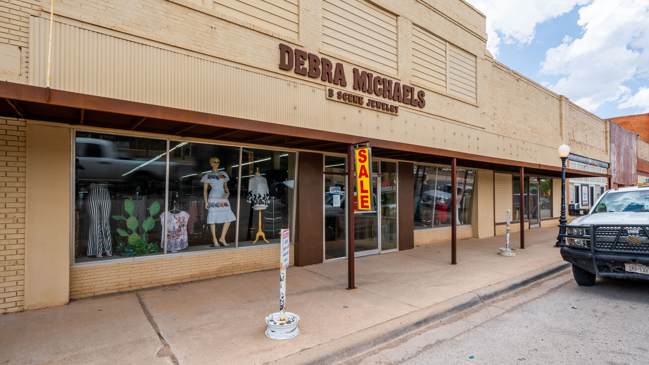 1242 Commercial Ave, Anson, TX 79501