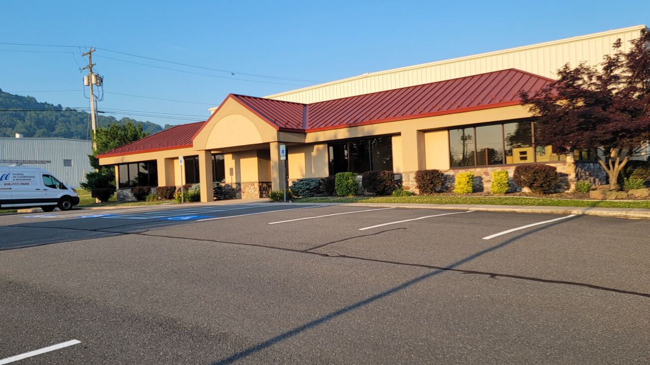 4 E Pointe Dr, Birdsboro, PA 19508