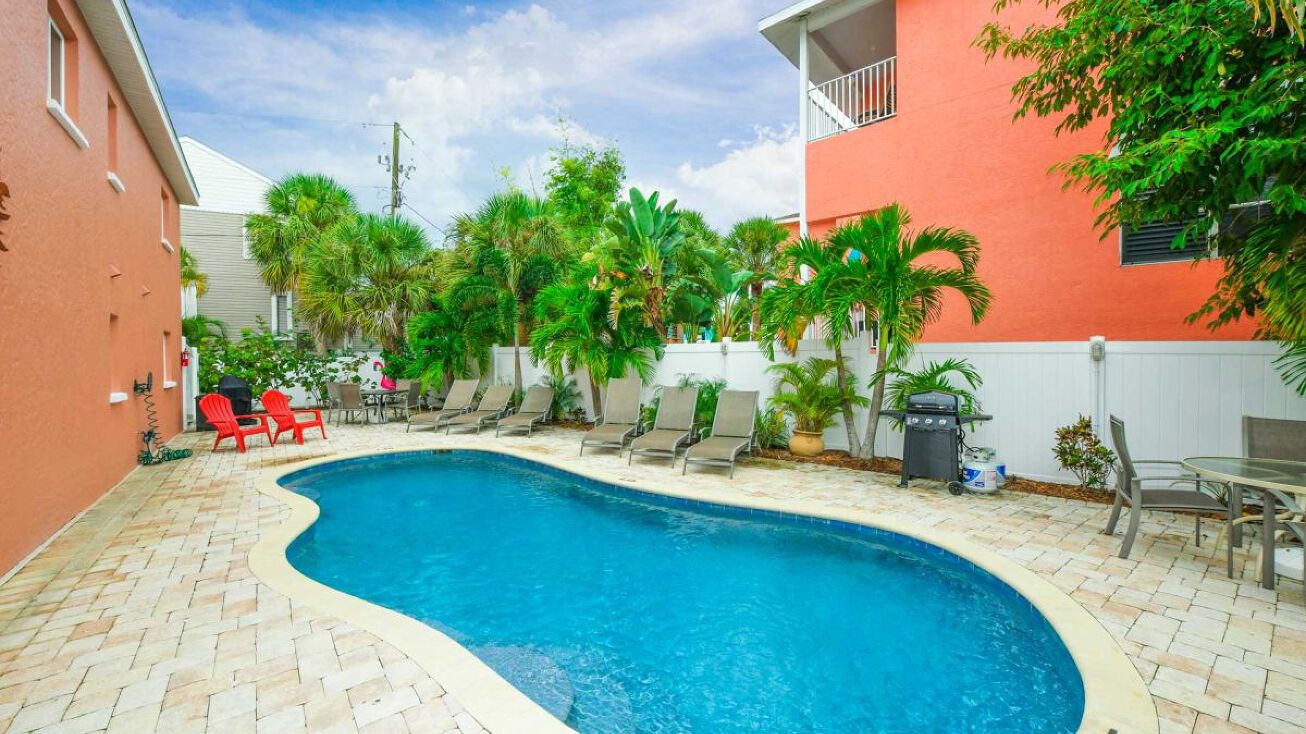 308 Canal Rd, Siesta Key, FL 34242