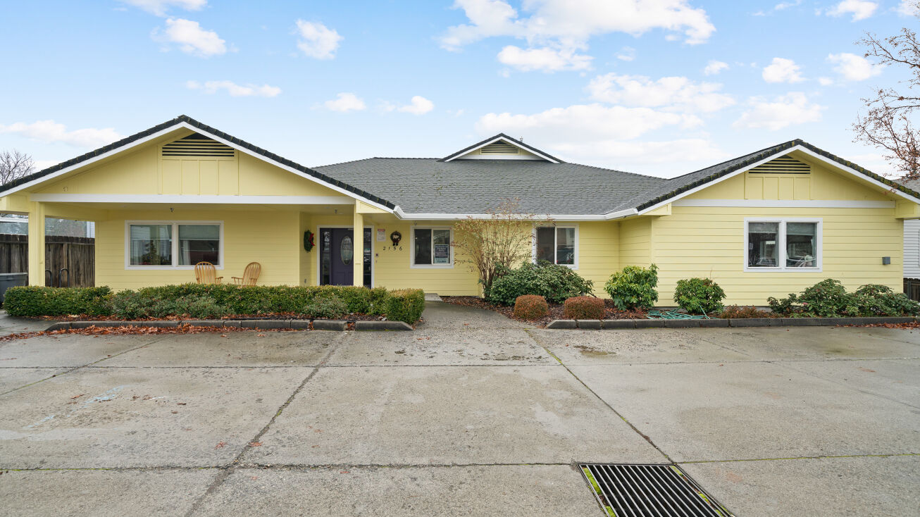 2156 Brookhurst St, Medford, OR 97504