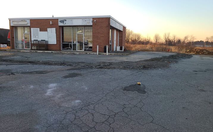 Pictures of Retail property located at 3575 Old Airport Rd, Allentown, PA 18109 for sales - image #1