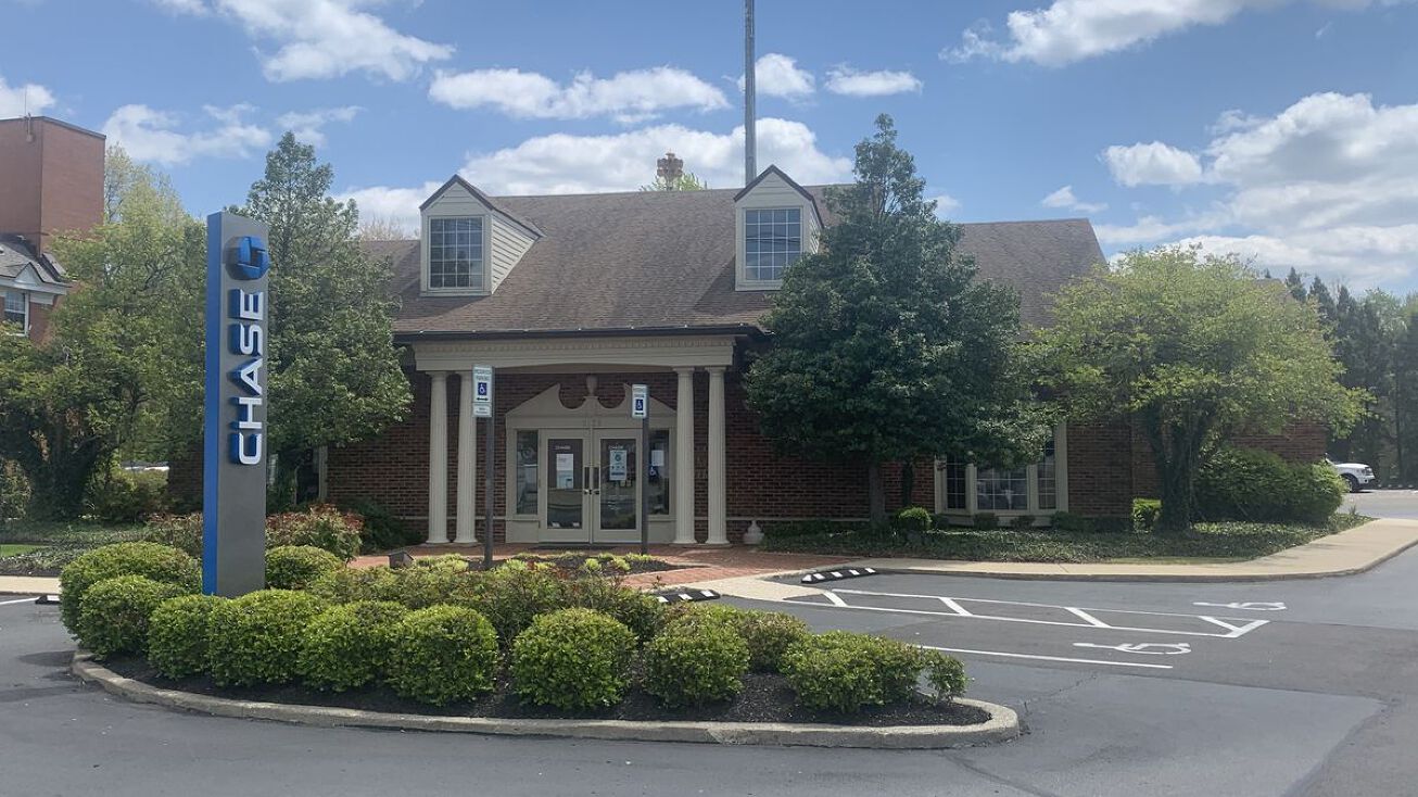 8120 New La Grange Rd, Louisville, KY 40222