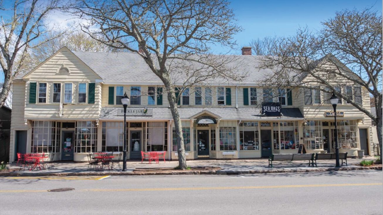 176 Main St, Falmouth, MA 02540