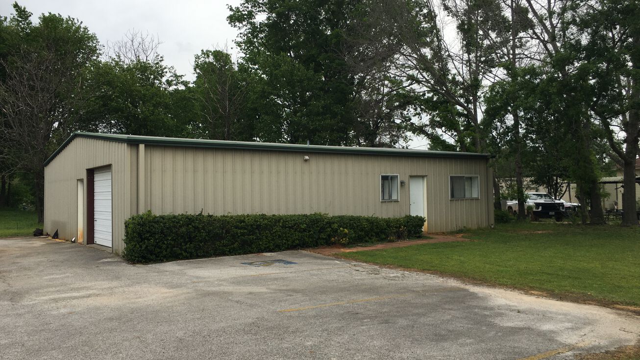 498 S Tyler Rd, Gladewater, TX 75647