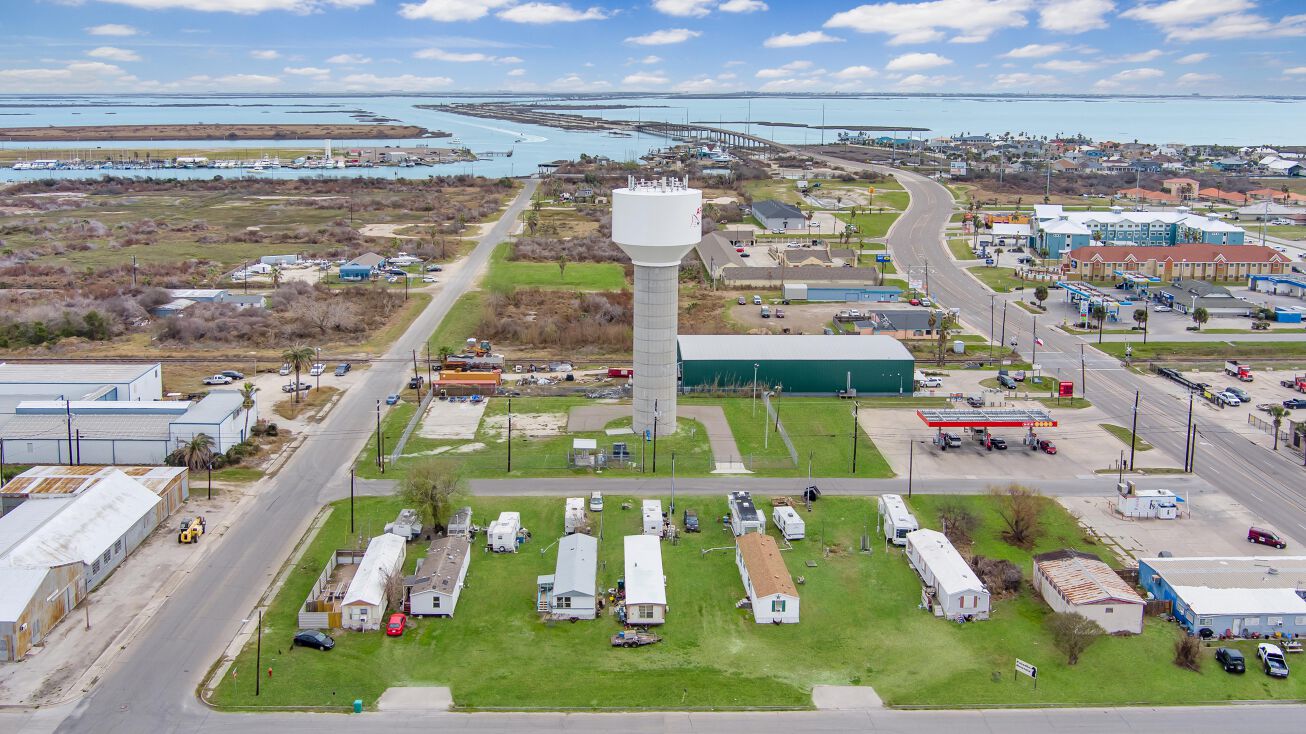 337 S Arch St, Aransas Pass, TX 78336