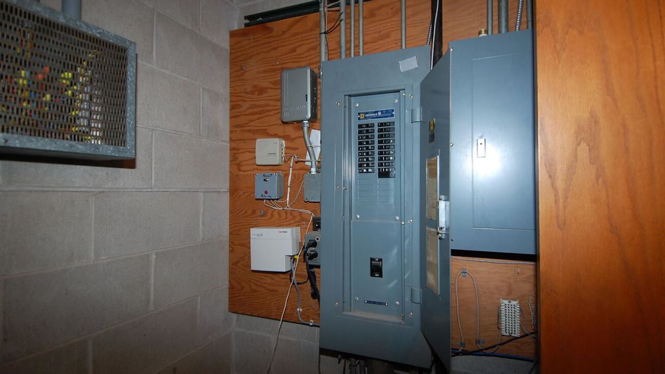 201 8th Ave SW, Wellman, IA 52356