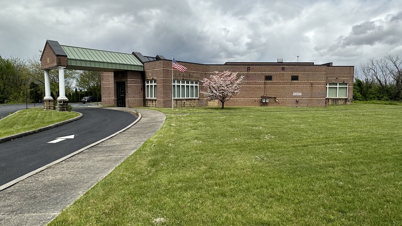 201 Drift Ct, Bethlehem, PA 18020