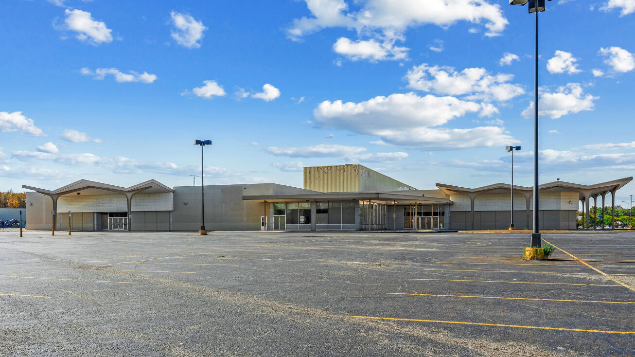 6950 W 130th St, Middleburg Heights, OH 44130 Retail Property for