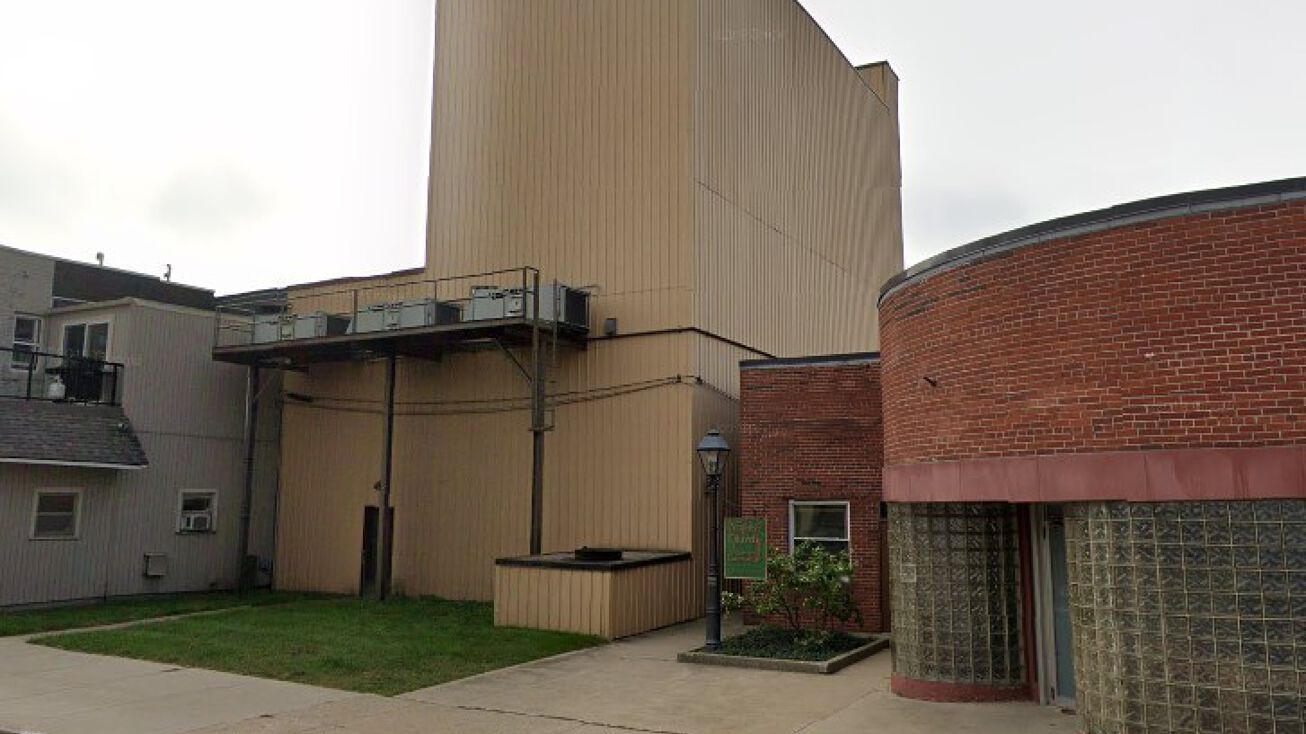 204 S James St, Ludington, MI 49431