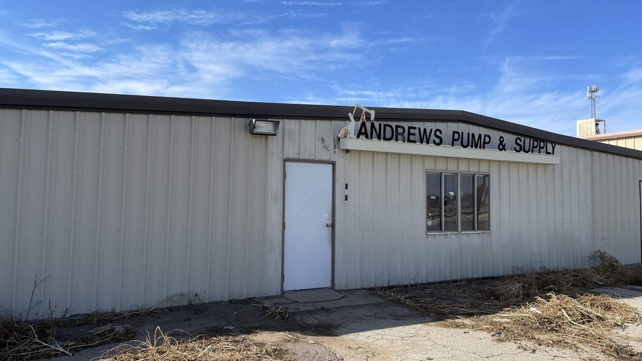 1310 S 1st St, Artesia, NM 88210