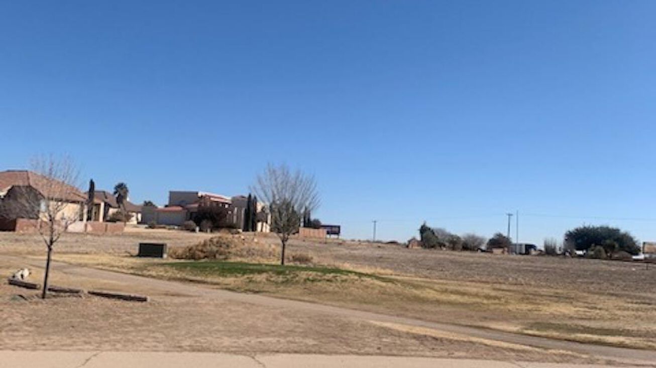 502 Oakwood Pl, Carlsbad, NM 88220