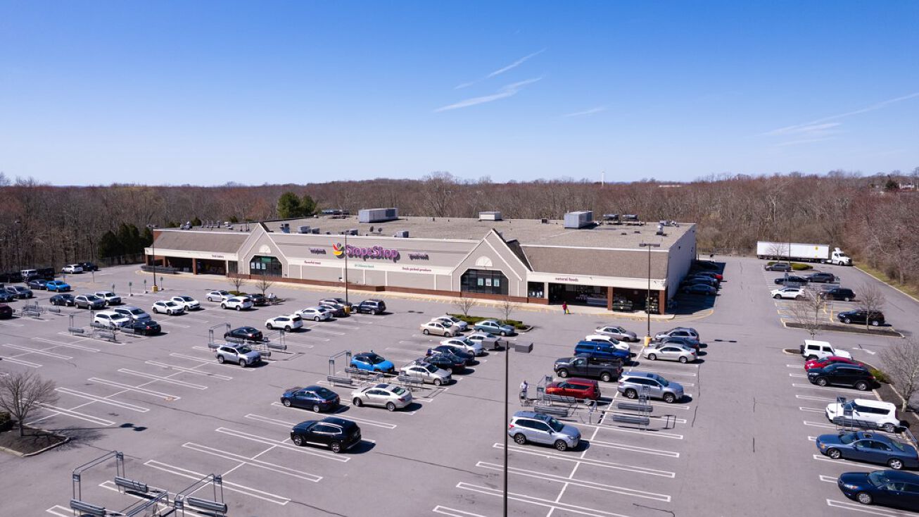 605 Ave, Bristol, RI 02809