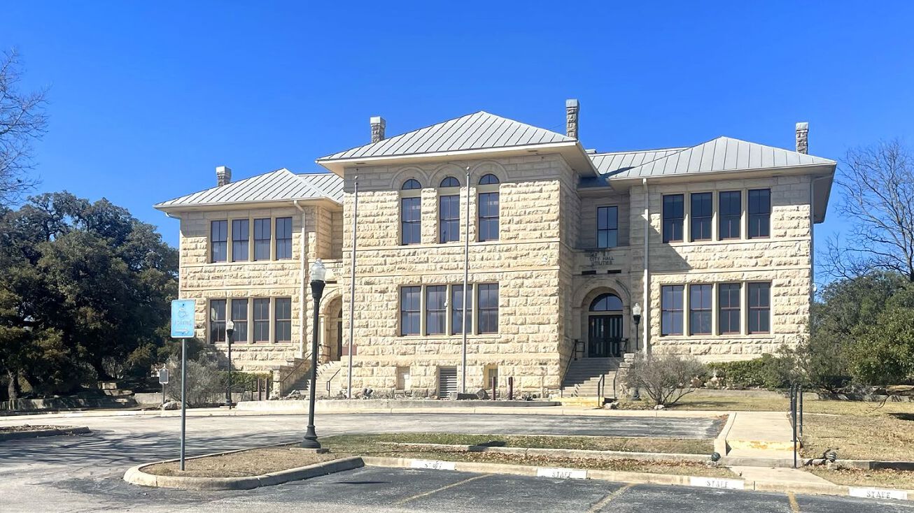 402 E Blanco Rd, Boerne, TX 78006