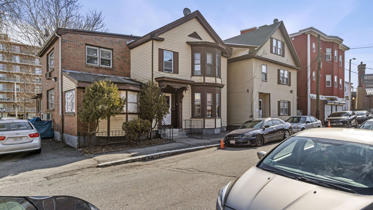 15 Austin St, Lowell, MA 01854