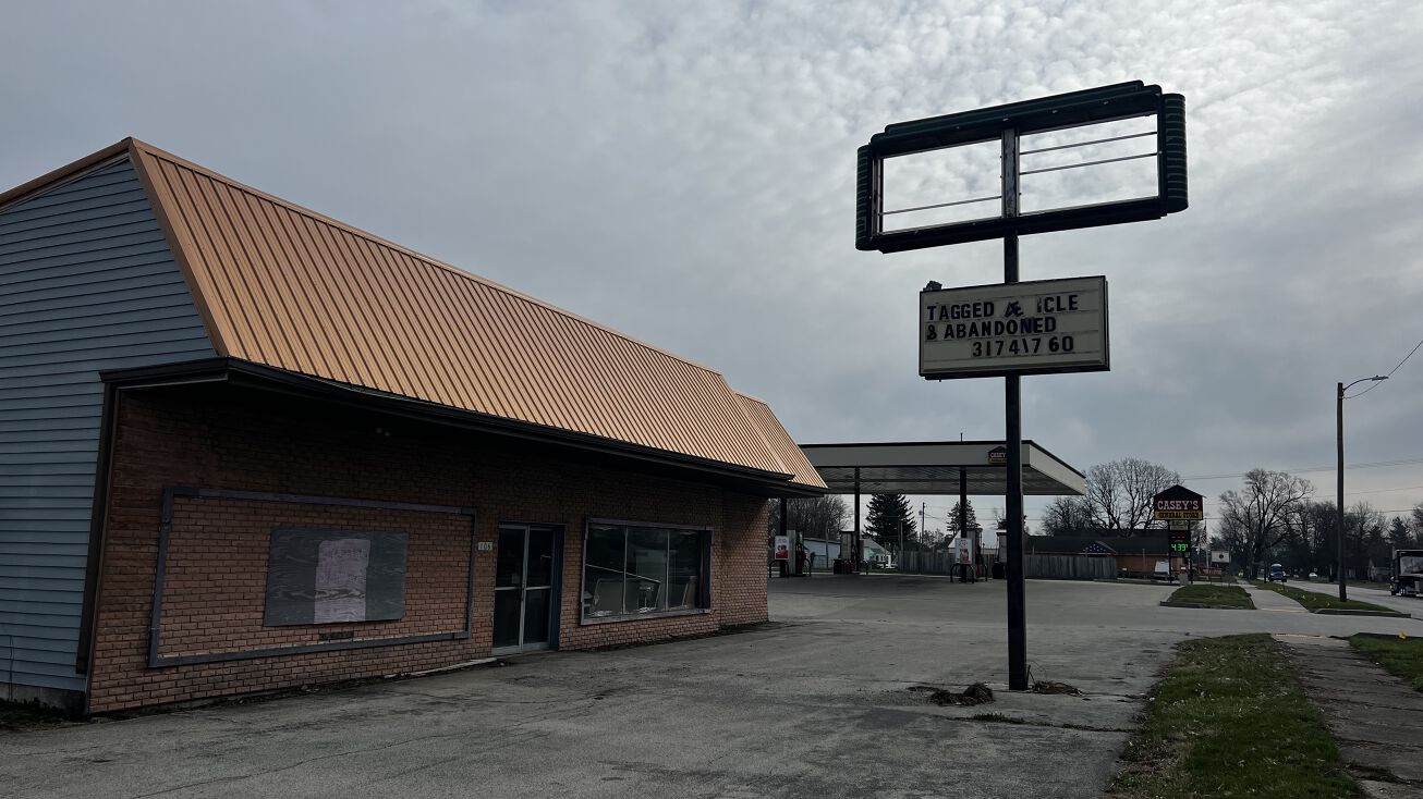 106 Main St, Elwood, IN 46036