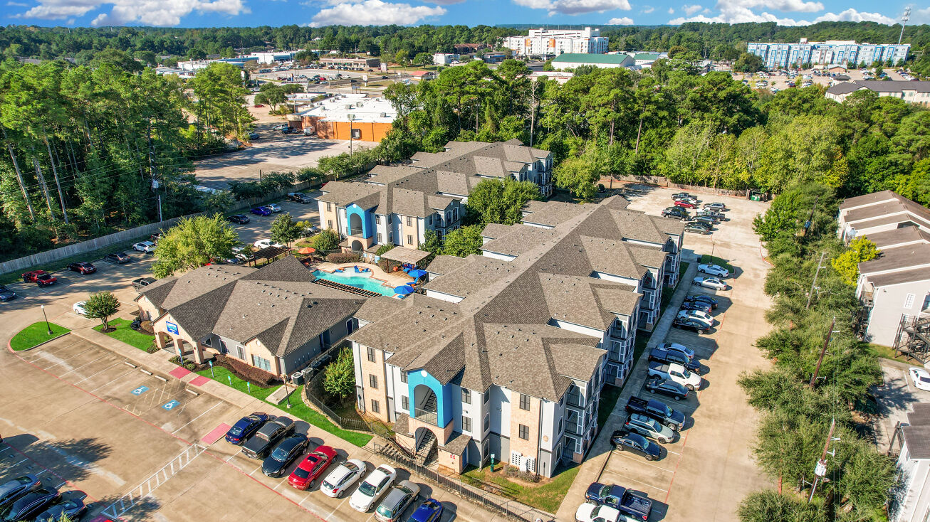 2456 Montgomery Rd, Huntsville, TX 77340