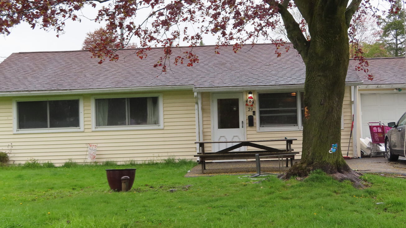 29 Devonshire Rd, North Syracuse, NY 13212