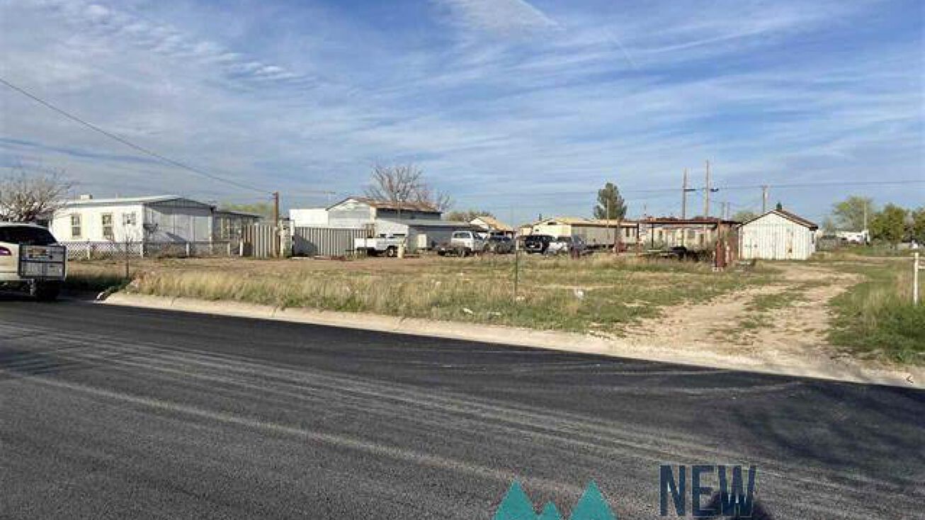 304 N 5th St, Jal, NM 88252