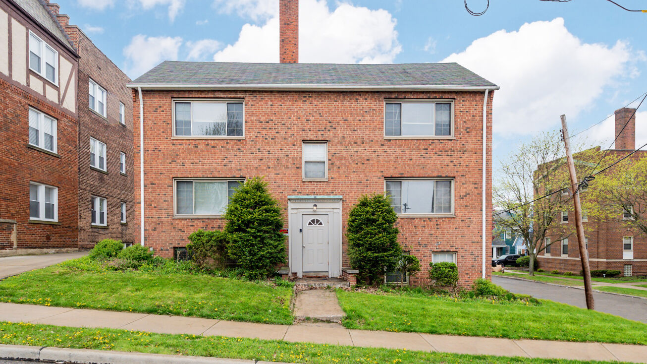 2676 Noble Rd, Cleveland Heights, OH 44121