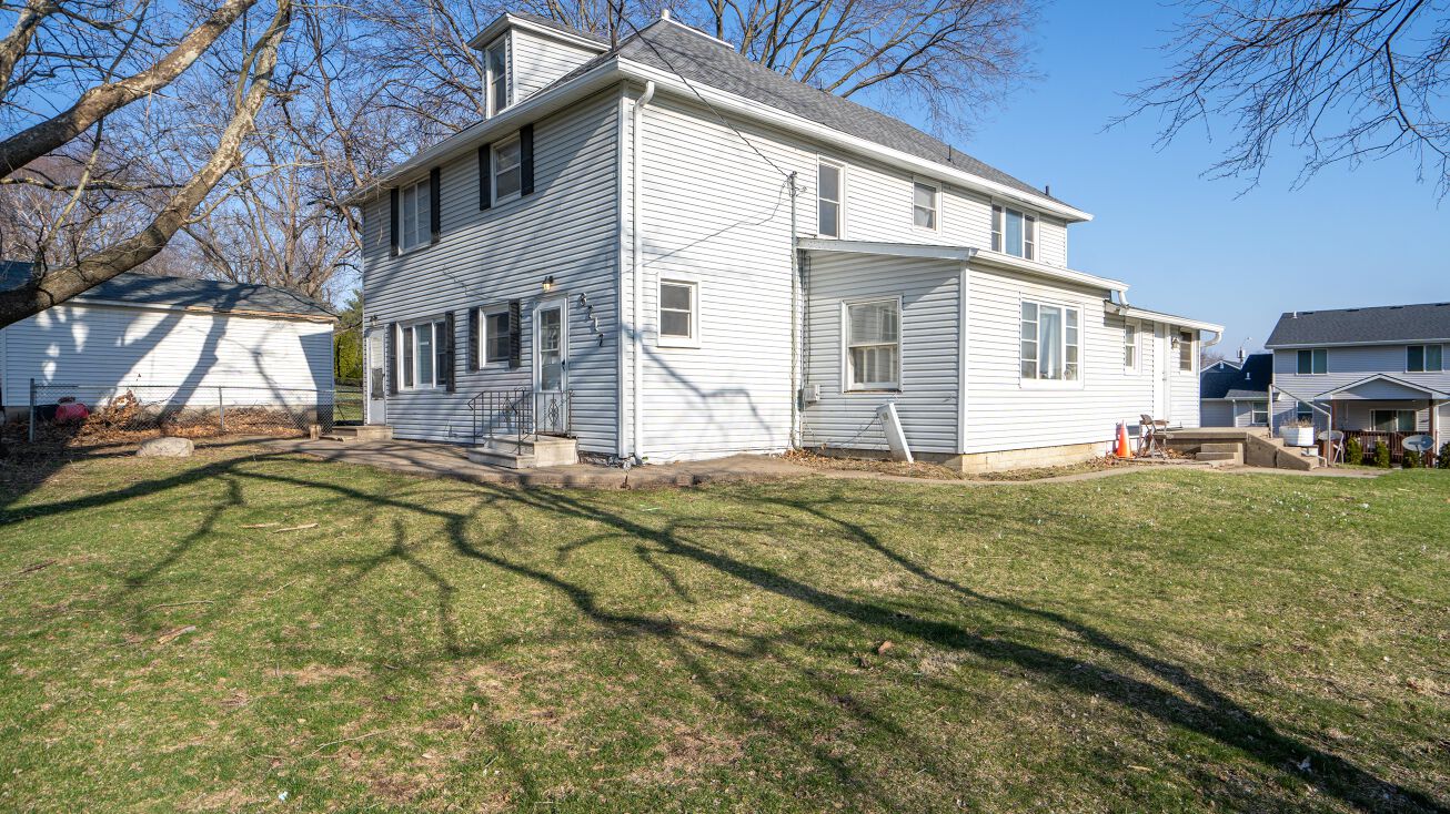 8717 Urbandale Ave, Urbandale, IA 50322