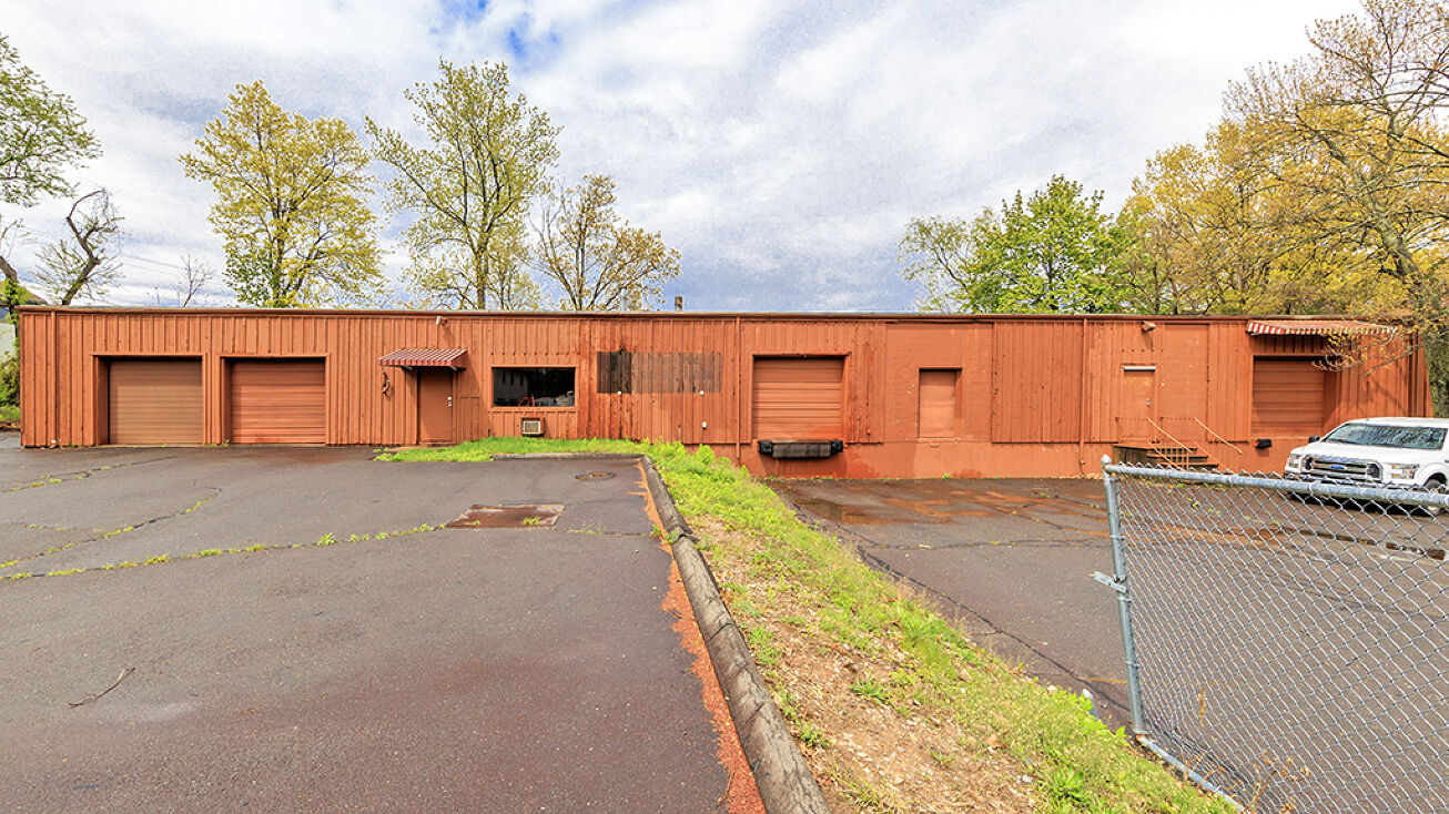 15 Sparks St, Plainville, CT 06062