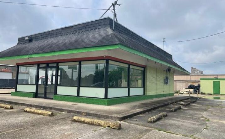 Pictures of Retail property located at 7100 Downman Rd, New Orleans, LA 70126 for sales - image #1