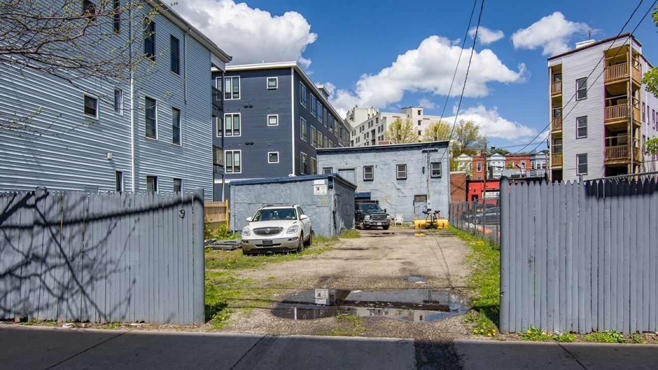 19 Bloomingdale St, Chelsea, MA 02150