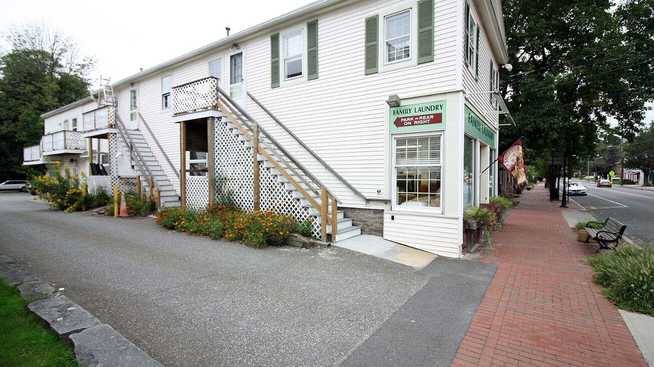 168 Main St, Deep River, CT 06417