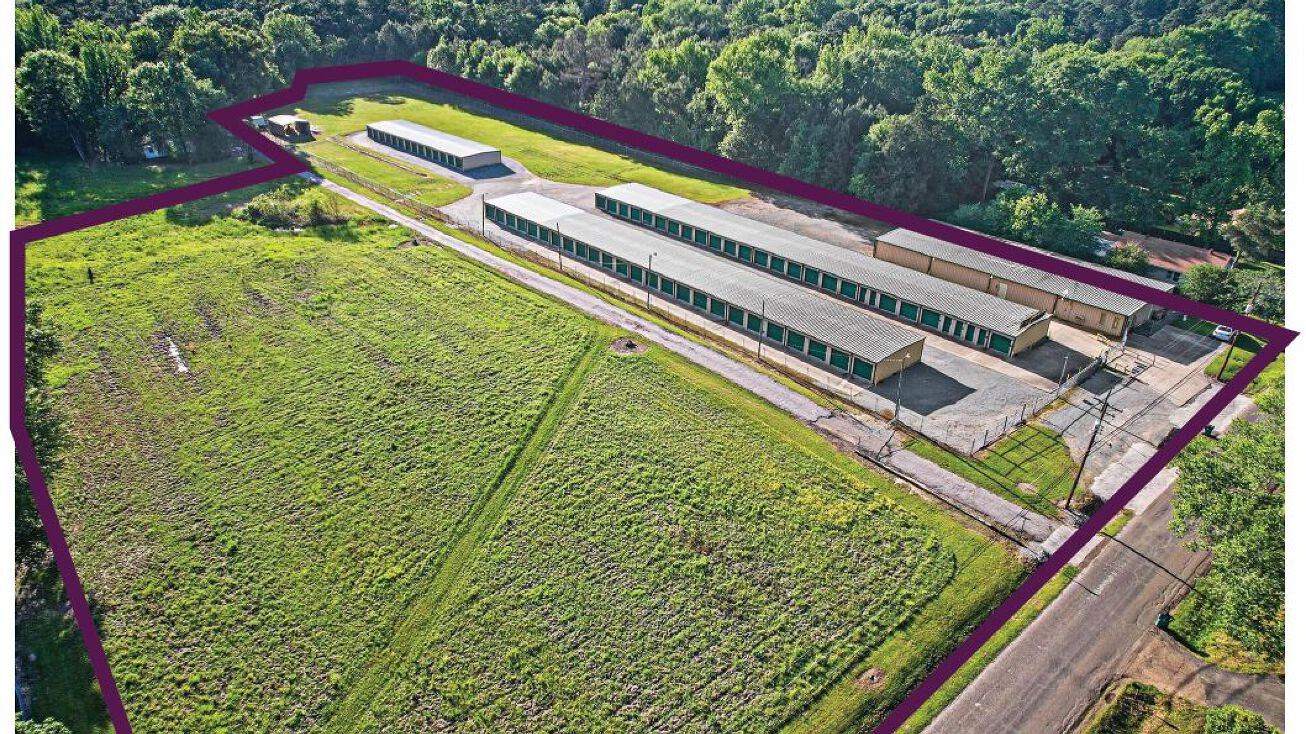 310 S Adams St, Carthage, TX 75633