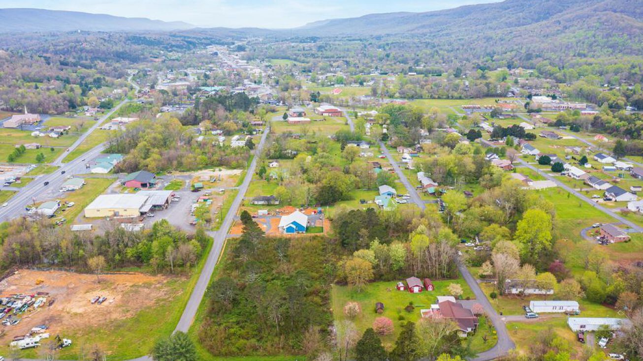 443 Heard St, Dunlap, TN 37327