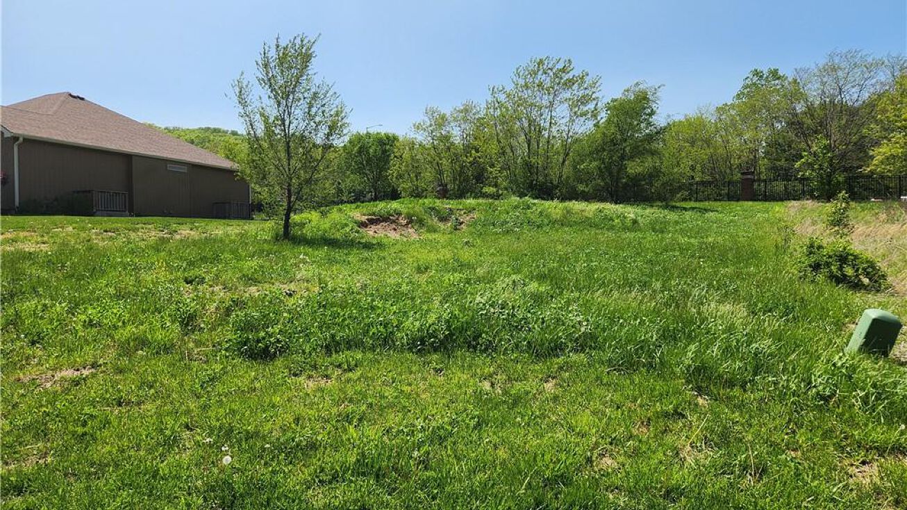 1933 Edgewood. Drive, Leavenworth, KS 66048 Land for Sale 1933