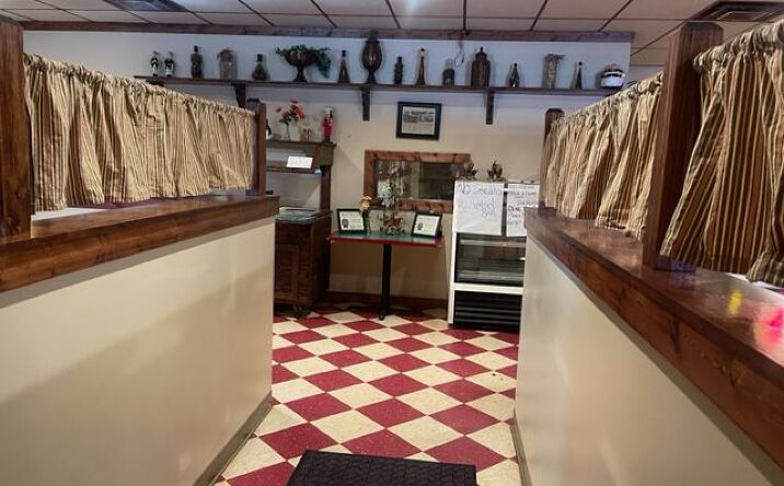 Pictures of Retail property located at 1104 N Main St, LaFayette, GA 30728 for sales - image #1