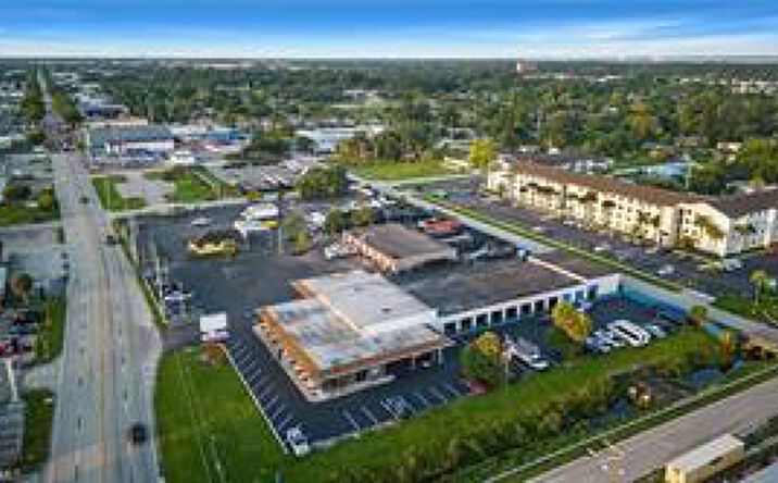 Pictures of Industrial, Mixed Use, Retail property located at 2800 & 2804/2808 Fowler St, Fort Myers, FL 33901 for sales - image #1