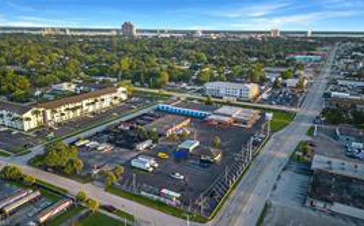 Pictures of Industrial, Mixed Use, Retail property located at 2800 & 2804/2808 Fowler St, Fort Myers, FL 33901 for sales - image #1