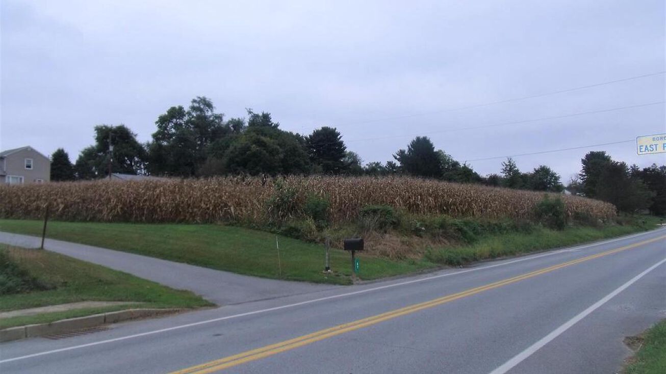 W Maple St, East Prospect, PA 17317