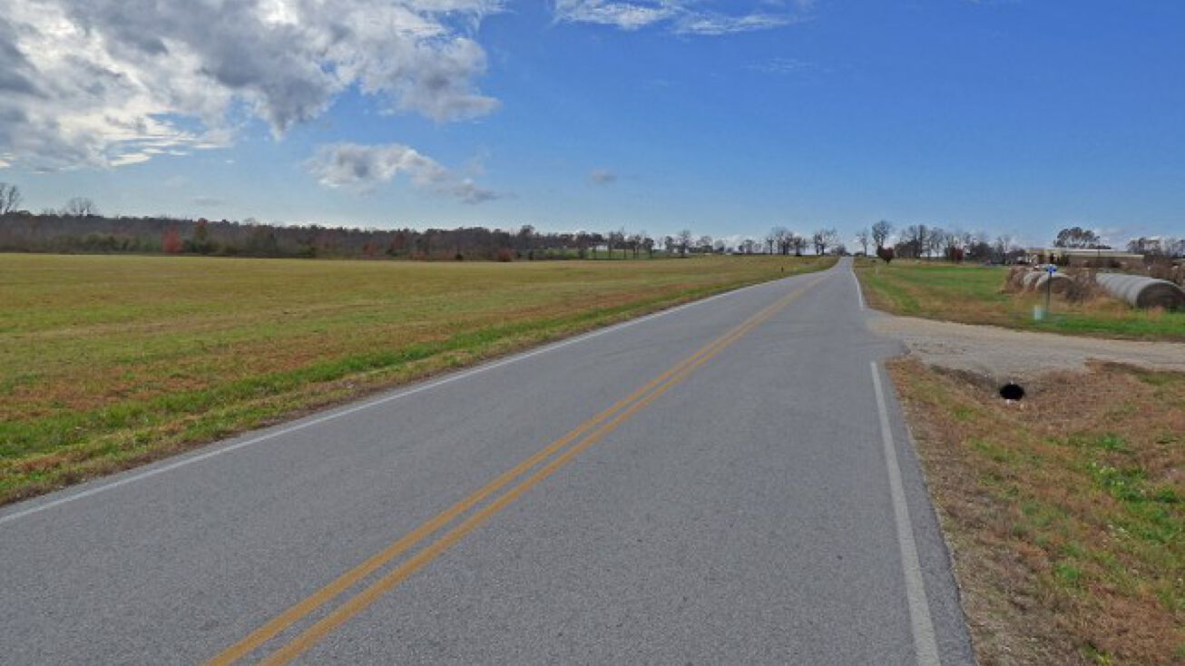 College Dr, Ash Flat, AR 72513