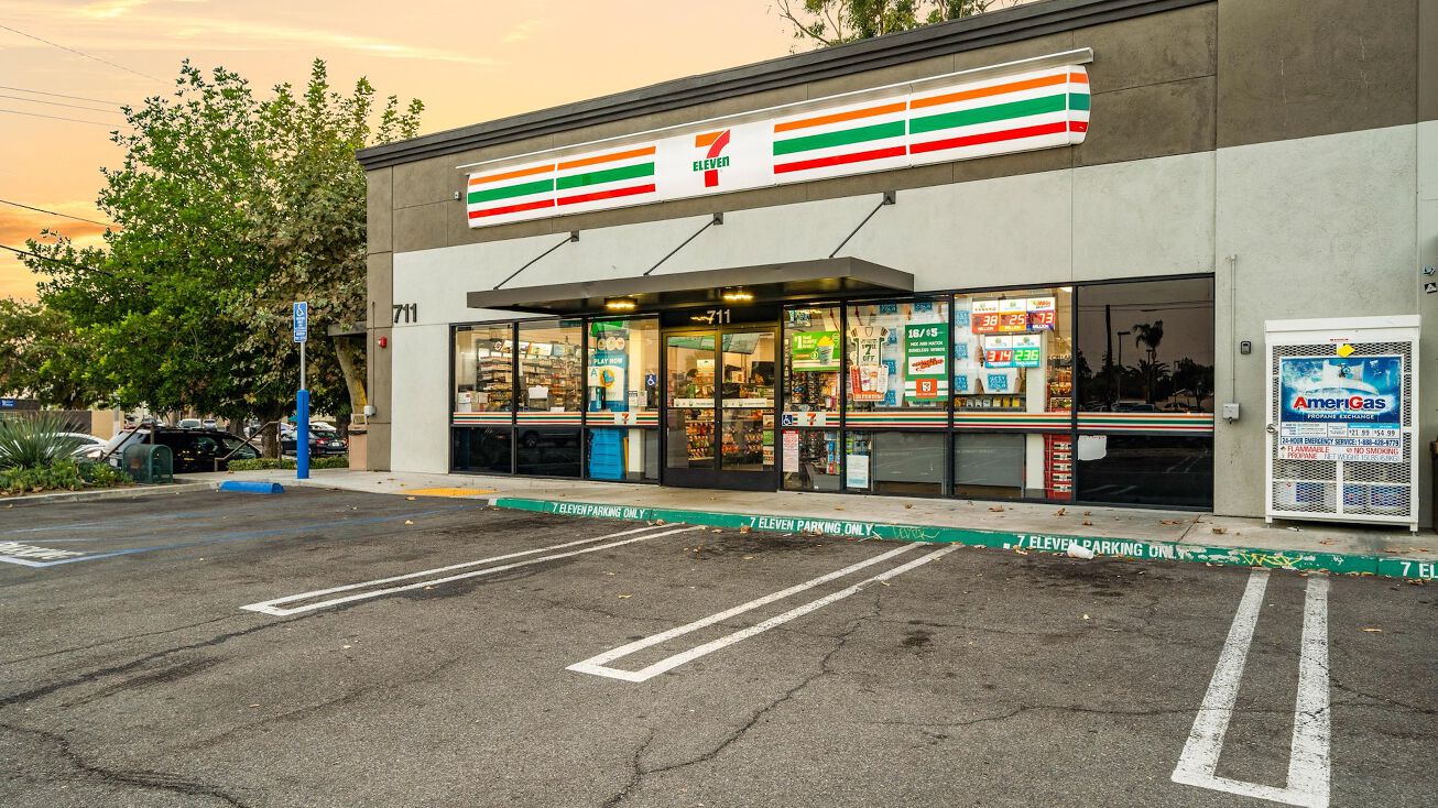711 N Azusa Ave, West Covina, CA 91791
