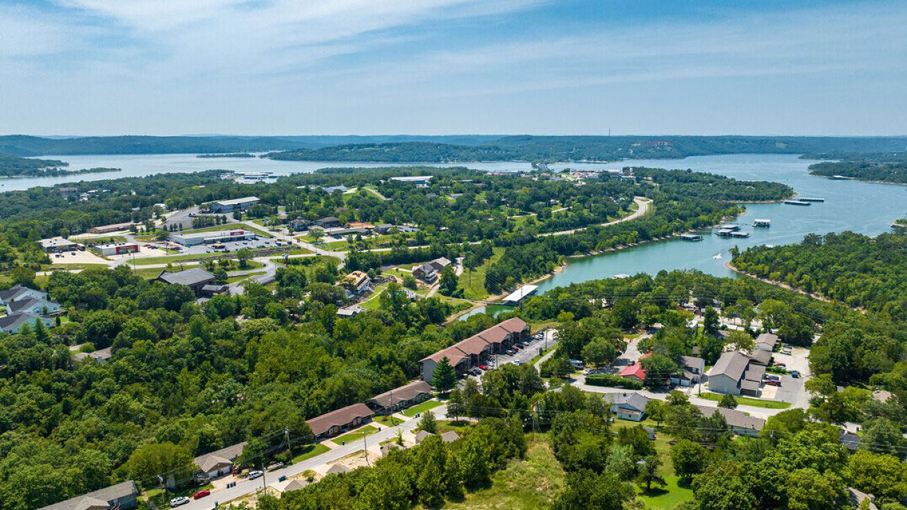 1 Church Dr, Kimberling City, MO 65686