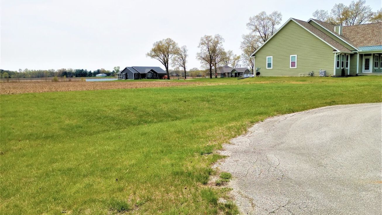 Carlson Dr, Knox, IN 46534