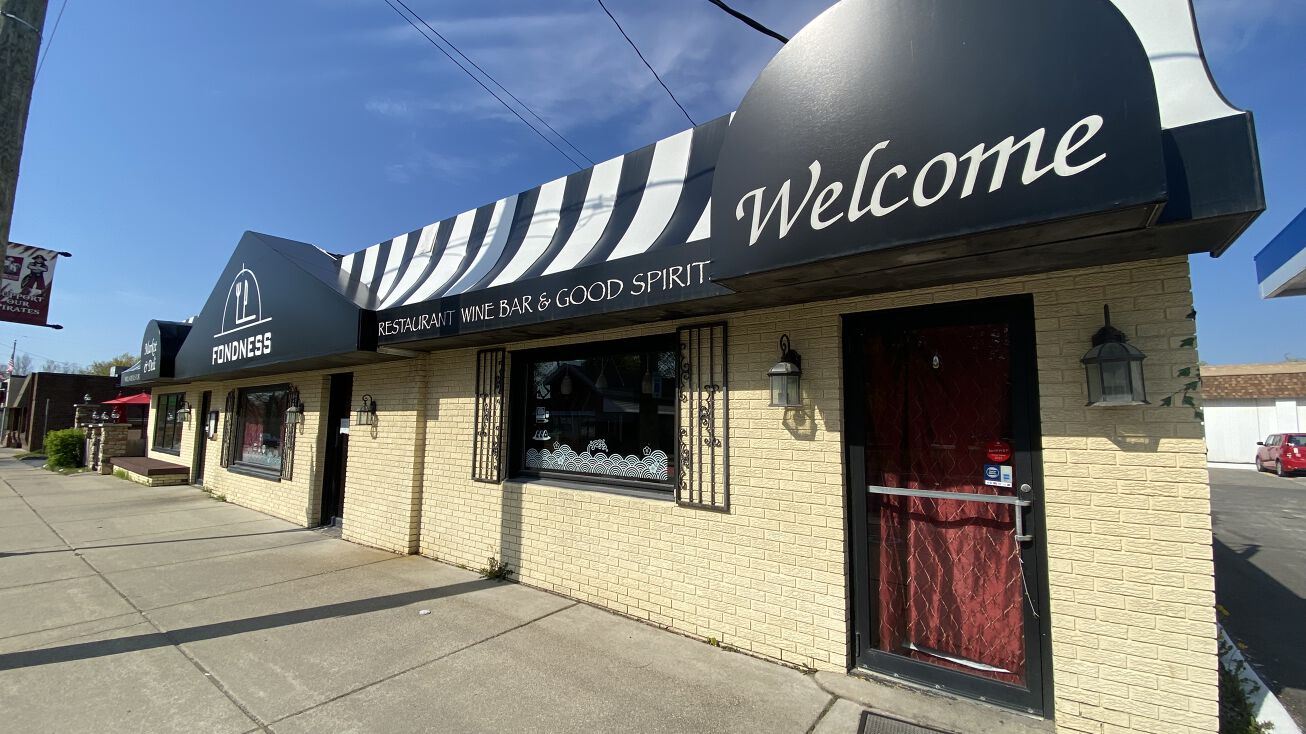 102 S Howell St, Pinckney, MI 48169