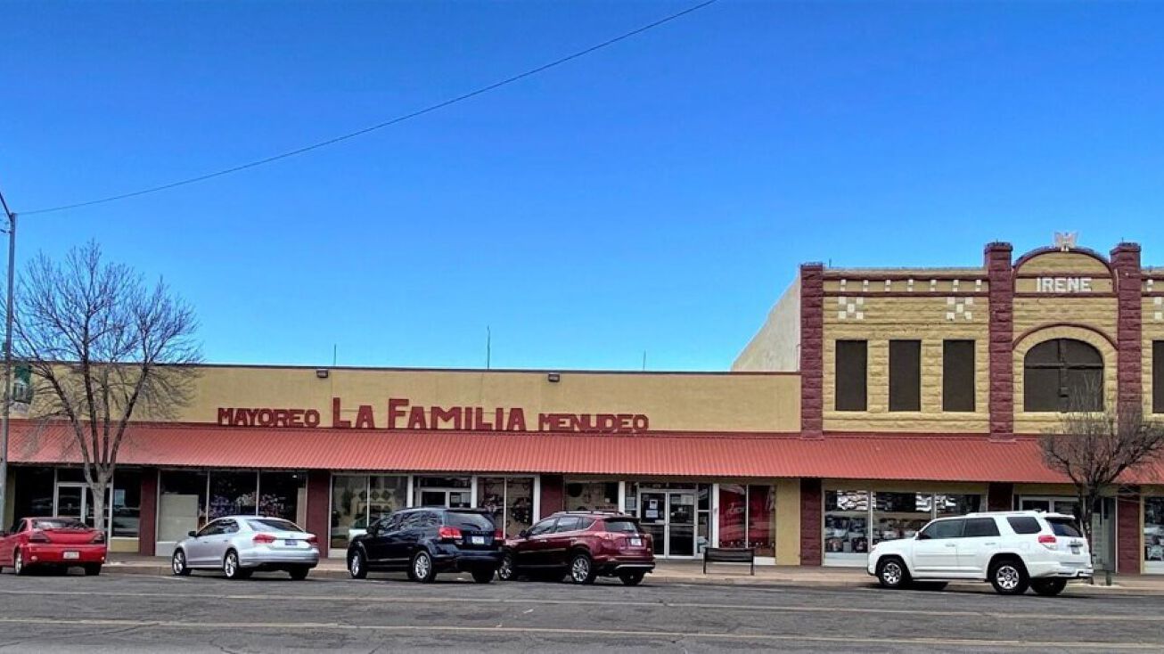 834 G Ave, Douglas, AZ 85607