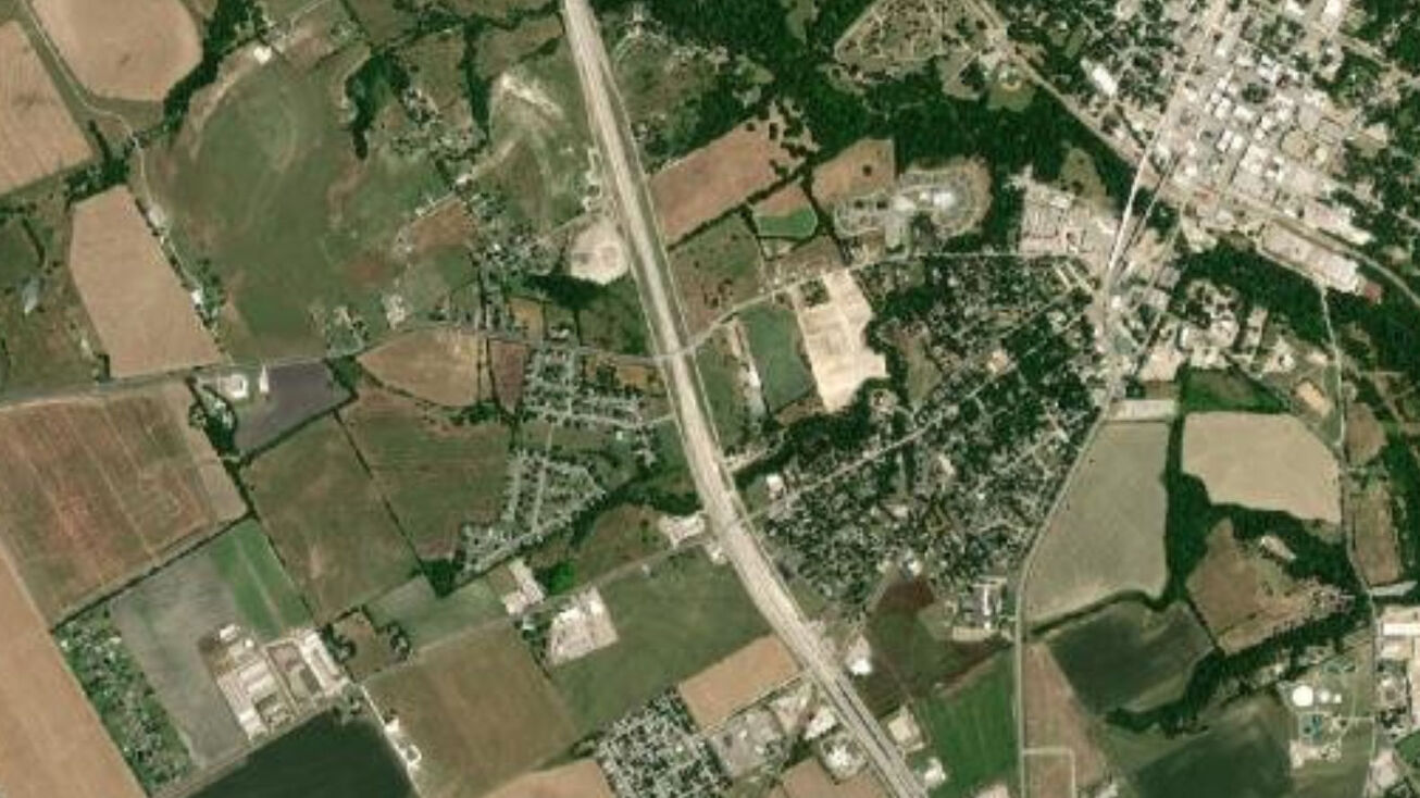 1801 Howard Rd, Waxahachie, TX 75165