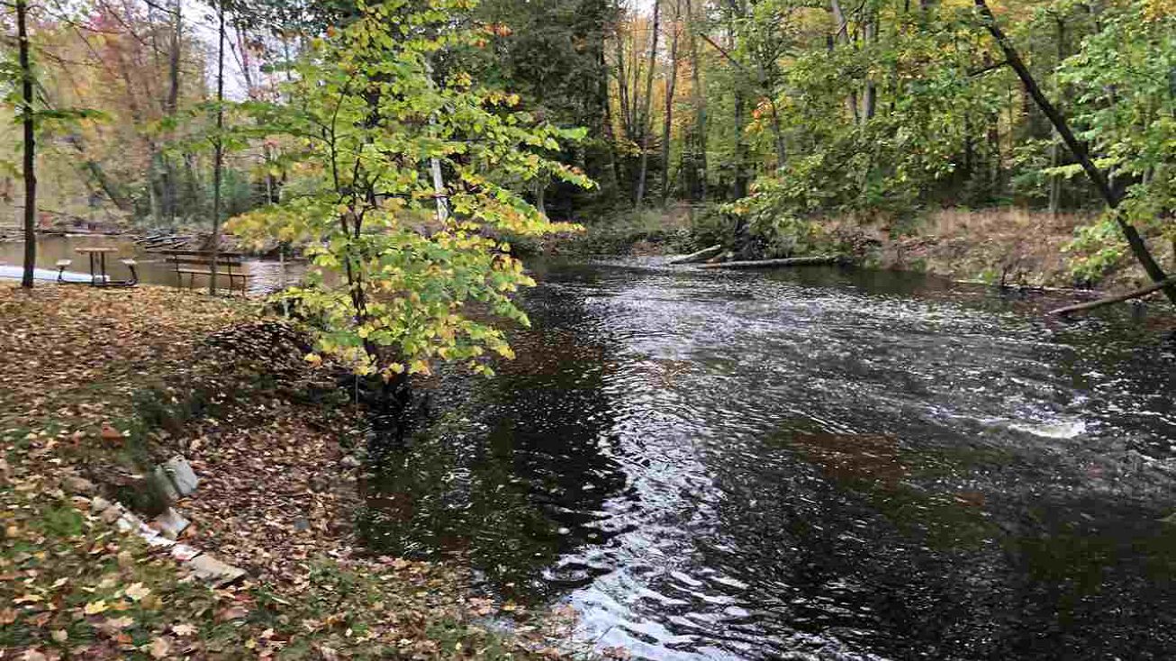 Silverwood Dr, Houghton Lake, MI 48651