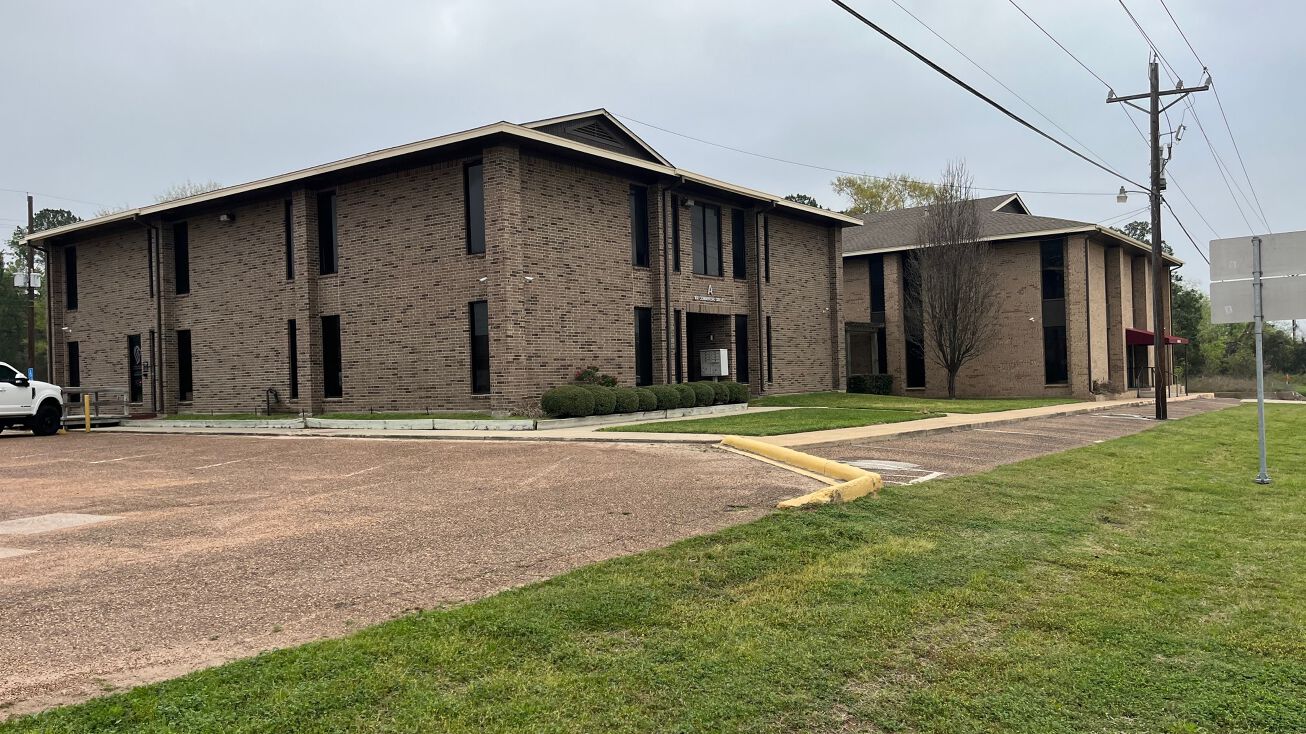 100 Commercial Cir, Conroe, TX 77304