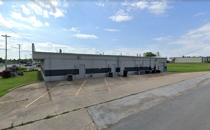 Pictures of Office, Retail property located at 232 Village Center St, Nixa, MO 65714 for comps - image #1