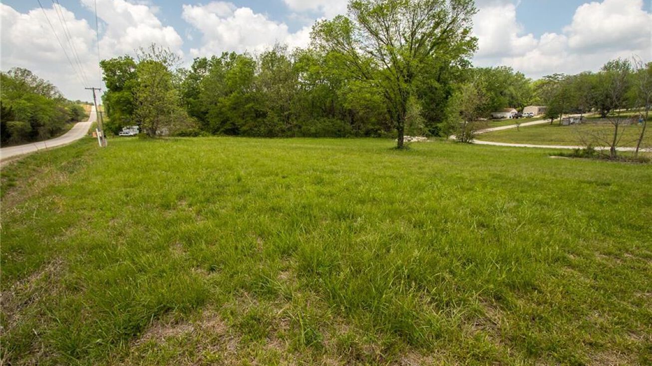 2 N Longview Road, Pleasanton, KS 66075