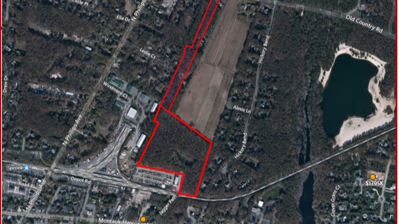 Old Country Rd, Westhampton, NY 11977