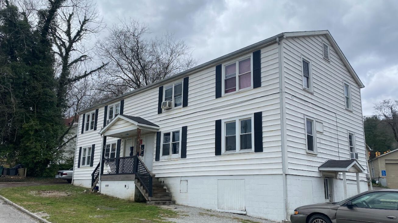 725 Chilhowee St, Harriman, TN 37748