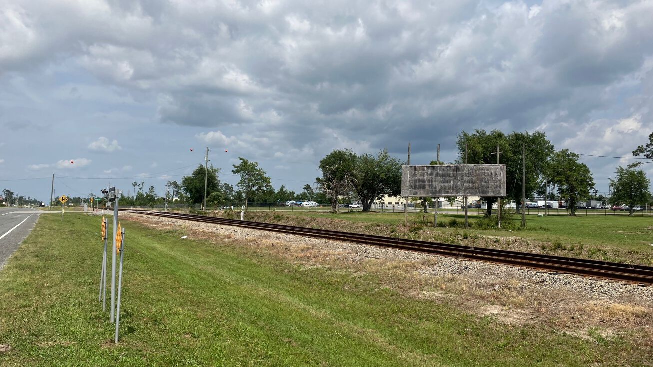 6804 Bayou Dr, Panama City, FL 32404